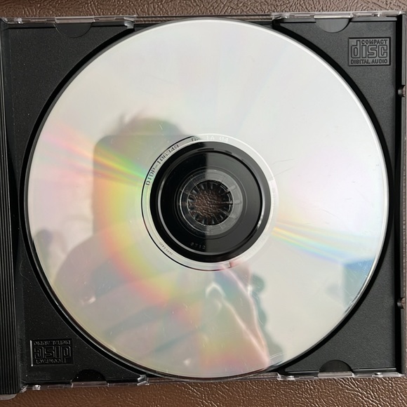 Thriller Special Edition CD Includes a Bonus track: Someone In The Dark - Picture 8 of 8